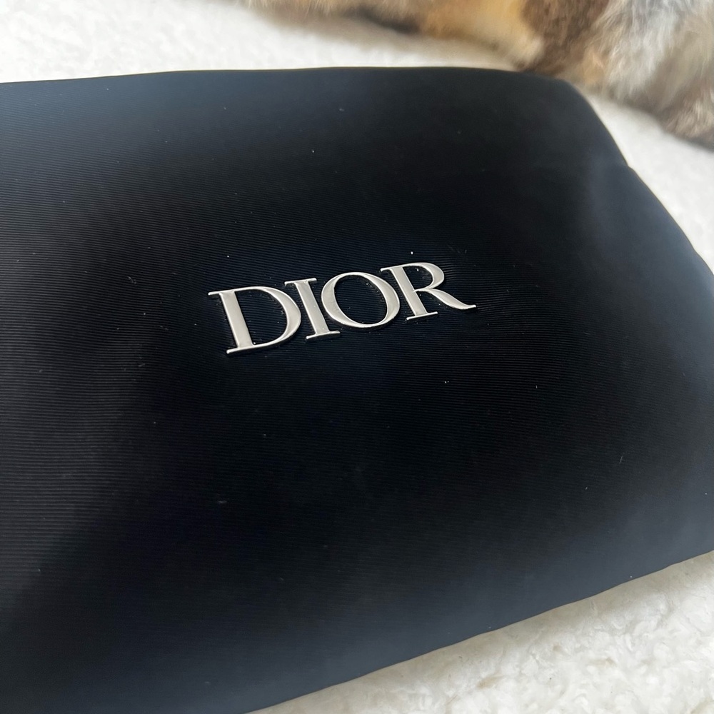 Dior Upcycled Beauty Bag With Removable Straps - Picture 10 of 12